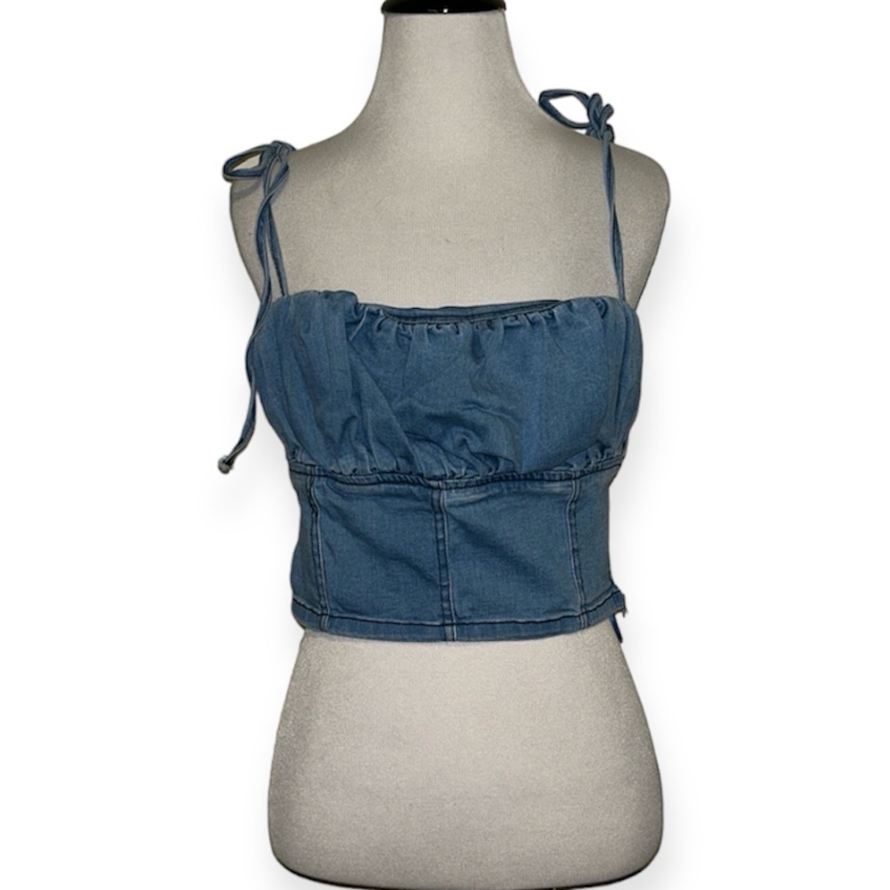 5/$30 🎈 Fashion nova women’s medium chambray crop top